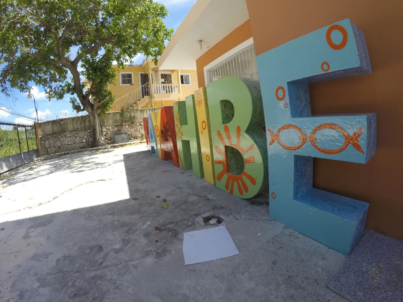 Detalle del trabajo: Letras monumentales · Bayahibe